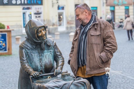 Izgalmas történeteket mesélnek Fehérvár szobrai a szombati városismereti sétán